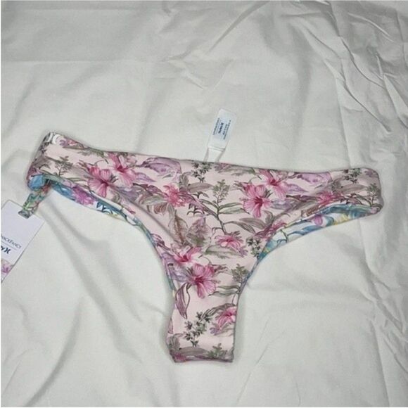 LoveShackFancy Womens Size Large
HAWAIIAN HIBISCUS RVSB HIPSTER - Picture 10 of 13